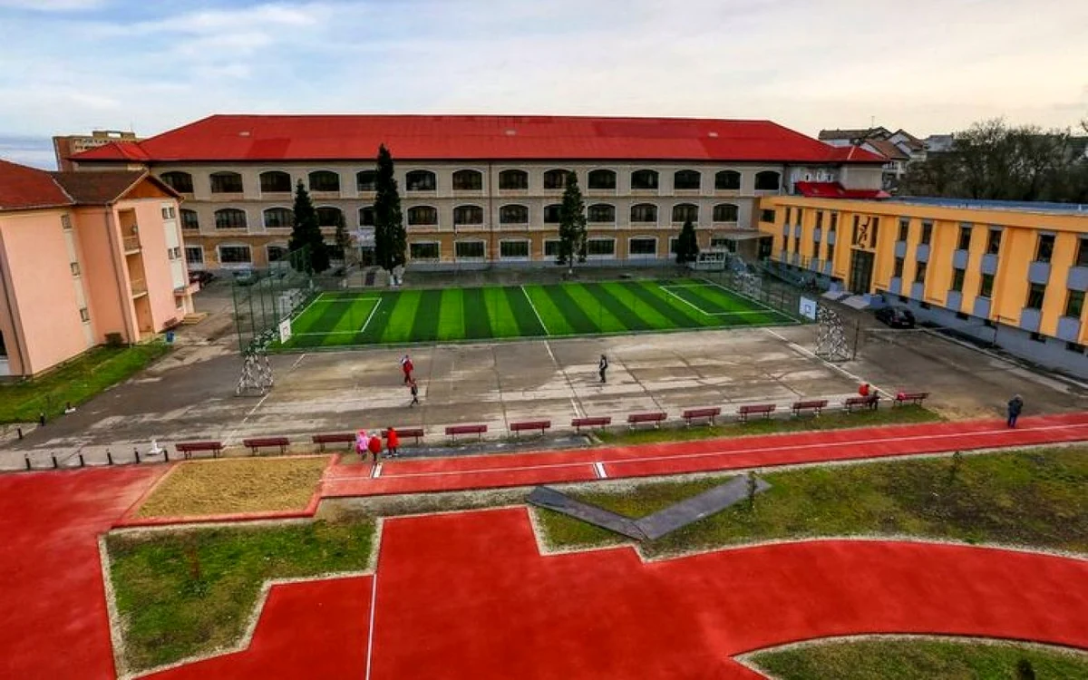 Liceul Sportiv Cetate din Deva. Sursa: Facebook. pagina instituţiei.