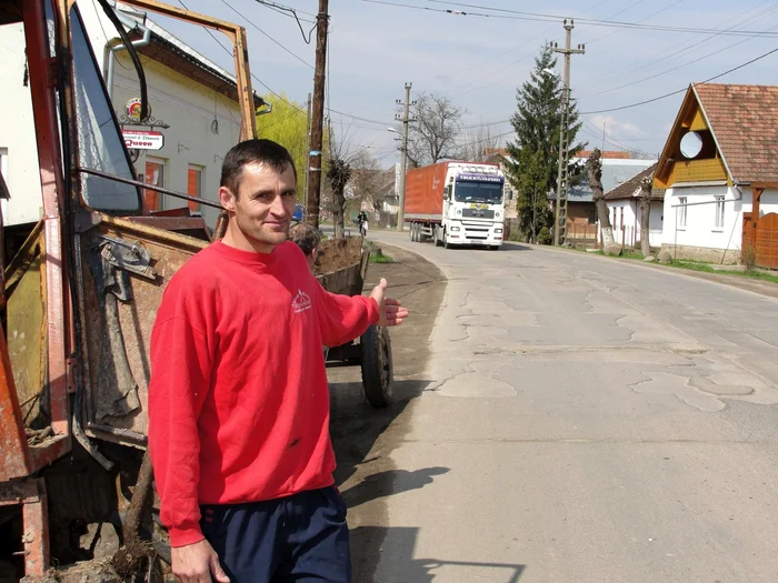 Savel Gabor, unul dintre iniţiatorii petiţiei este în continuare nemulţumit de starea drumului