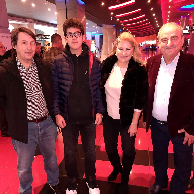 Valentina Fatu cu sotul, fiul si Vasile Muraru