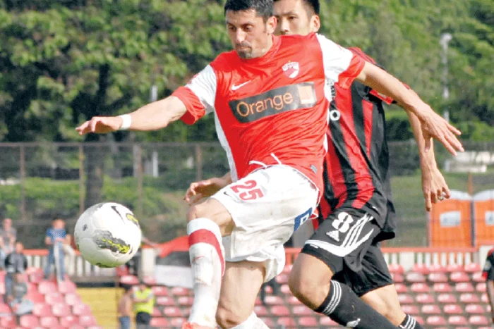 
    Dănciulescu mai are  nouă meciuri până  va deveni primul jucător  român din istorie  care atinge cota 500 de  meciuri disputate în Liga 1  