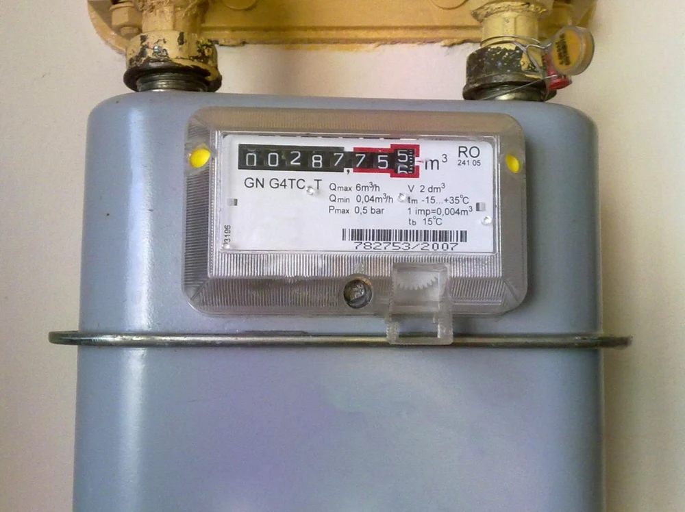 Alertă în Piatra Neamț: electrovalva unui contor de gaz, găsită în flăcări. A fost oprită alimentarea cu gaze a clădirii