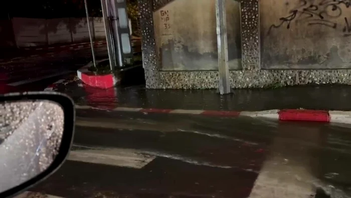 Mai multe case s-au inundat în Chiajna. foto: pro tv