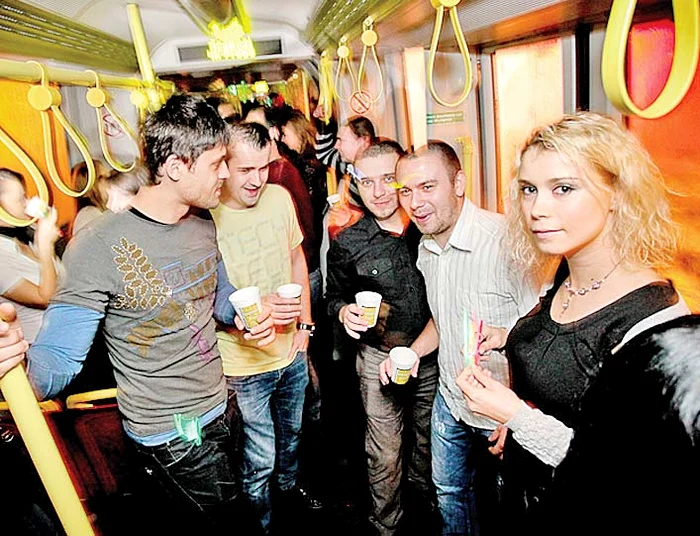 
    Prima petrecere în  tramvai a fost organizată la sfârşitul anului trecut  