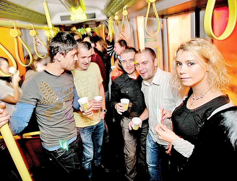 
    Prima petrecere în  tramvai a fost organizată la sfârşitul anului trecut  