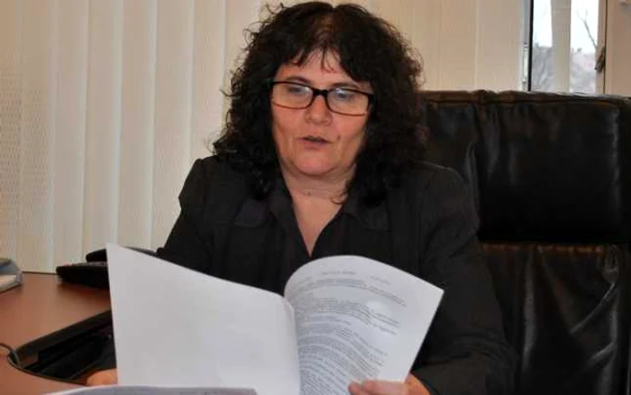 Maria Pinter, şeful CJPC Satu Mare a transmis
sătmărenilor să nu mai semneze contracte, amintind că orice contract de acest
gen se poate denunţa în 14 zile de la data semnării conform Ordonanţei 34/2014.FOTO - satmareanul.net