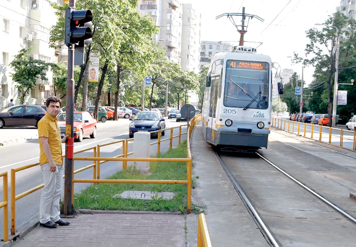 Semaforul poate schimba „verdele”  acordat pietonilor în „roşu”, pentru  a permite trecerea tramvaielor