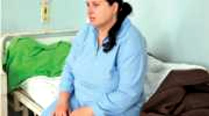 FOTO Lăsată de asistente să avorteze singură