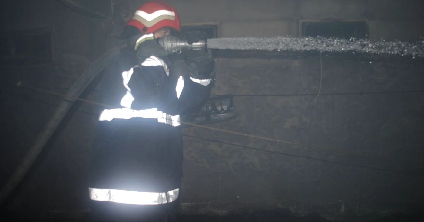 Pompierii au intervenit rapid pentru a stinge incendiul - Foto: Arhivă