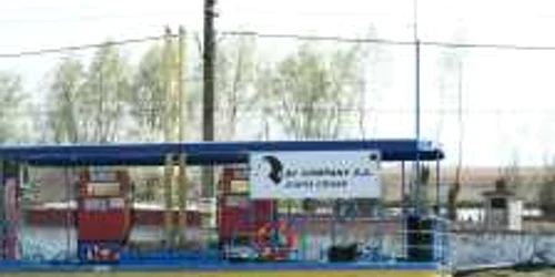 Benzinaria plutitoare de la Crisan