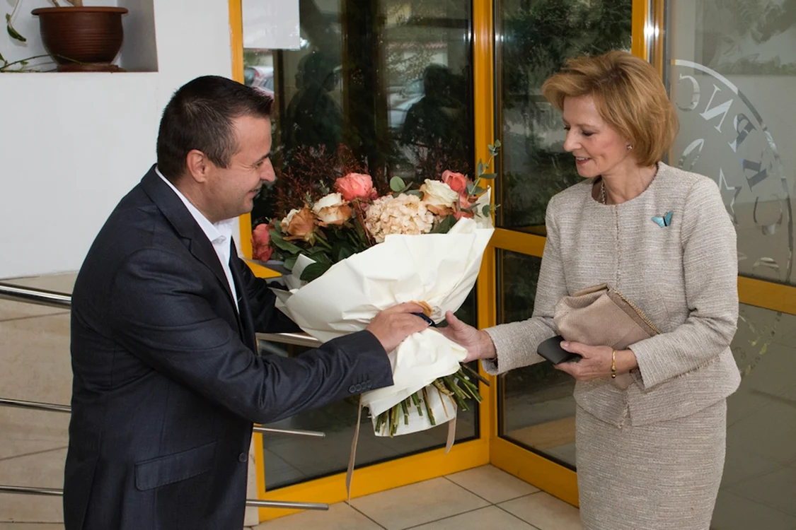 Majestatea Sa Margareta la Romfilatelia Daniel Angelescu, Casa Majestatii Sale (5) jpeg