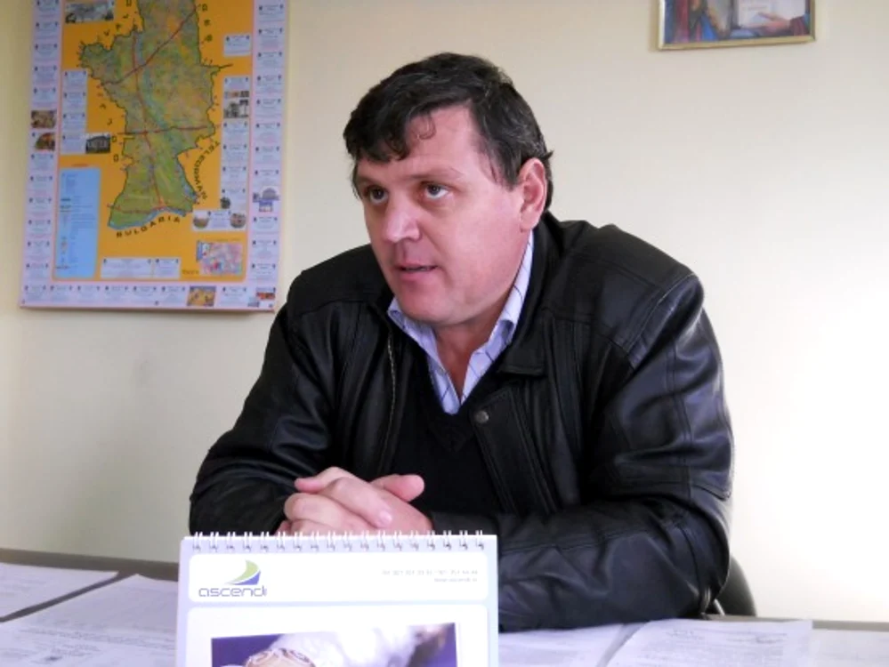 Gheorghe Tiutiu, edilul comunei Nicolae Titulescu spune că va ajuta cu bani familia militarului 