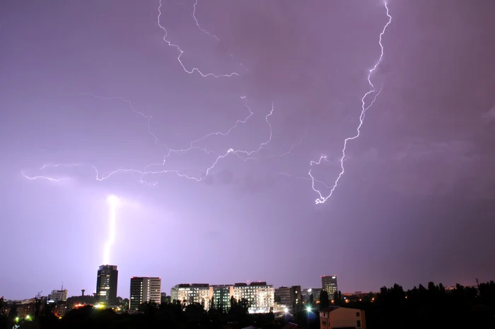 ANM a emis o avertizare de instabilitate atmosferică pentru întreaga ţară valabilă până vineri la ora 18.00 FOTO Adevărul