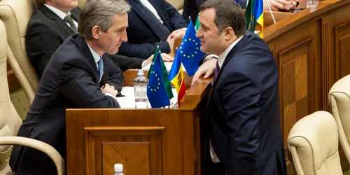 iurie leanca si vlad filat in parlament FOTO Alexandru Tarlev