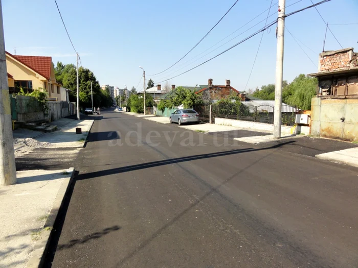 Imagine cu strada Piteşti din Slatina, în prezent   (FOTO: Mugurel Manea)