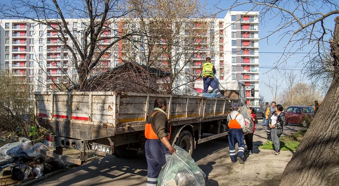 Afișul campaniei de curățenie