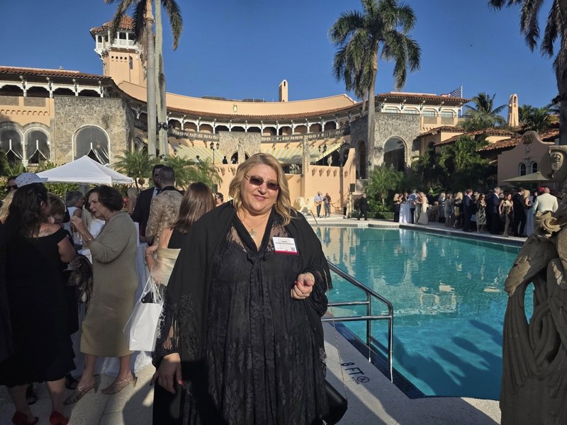Diana Șoșoacă, primită de „emisarul lui Ciolacu” la Mar-a-Lago
