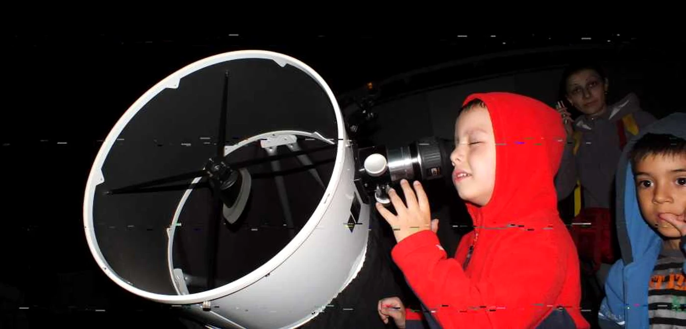 Ziua Astronomiei, şansa unei lecţii unice care ar putea fi începutul unei mari pasiuni. Foto: Florin Matei