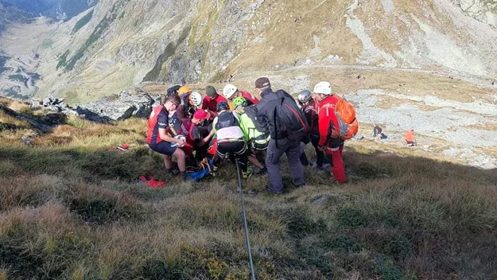 Turiști recuperați din vârf de munte / Sursă foto: Salvamont Sibiu
