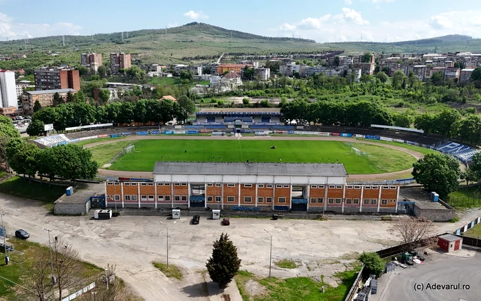 Stadionul Corvinul va fi demolat. Foto Daniel Guță. ADEVĂRUL