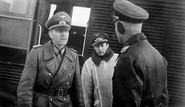 Conducătorul Armatei a 6-a germane, generalul von Paulus (© Bundesarchiv Bild 101I-021-2081-31A / Wikimedia Commons)