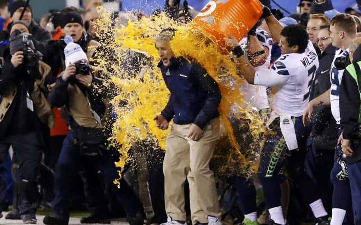 SUper Bowl e un spectacol şi pe teren, dar şi în faţa micilor ecrane FOTO Reuters