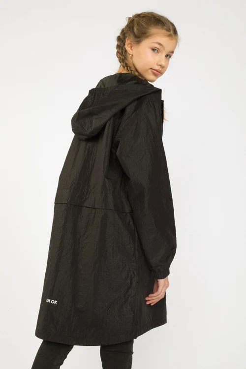Copilă purtând parka Reporter, alternativă la jacheta bomber Coccodrillo pentru școală