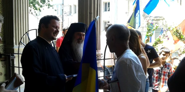 Tineri unionişti din Basarabia în vizită la Constanţa - întâlnire cu arhiepiscopul Teodosie Foto Sînziana Ionescu