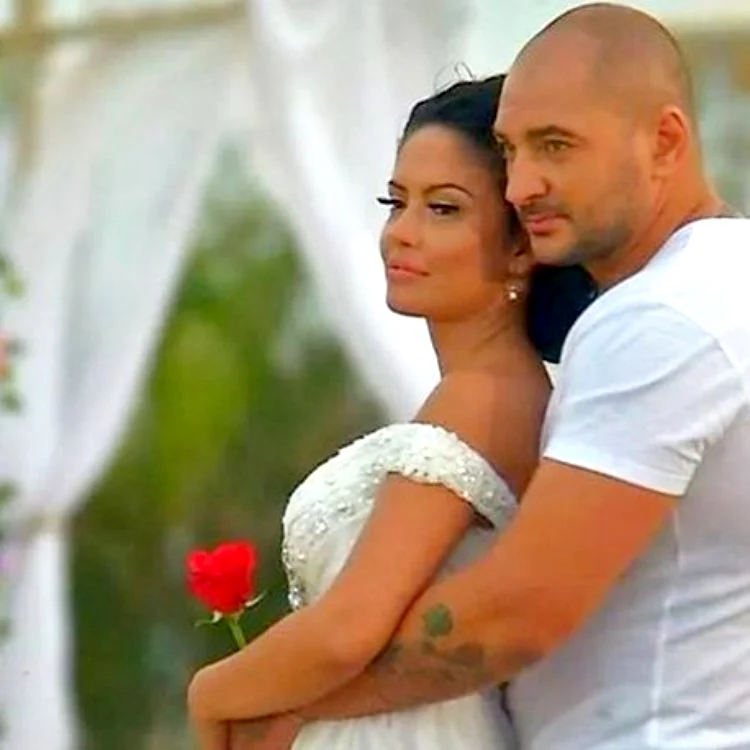 
    Cristi Mitrea și Andreea Mantea, alături de fiul lor, Davidfoto: arhivă personală  