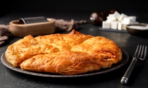 Placinta cu branza  Sursa foto shutterstock 2417697867 jpg