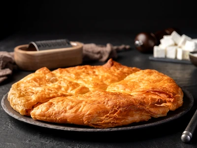 Placinta cu branza Sursa foto shutterstock 2417697867 jpg