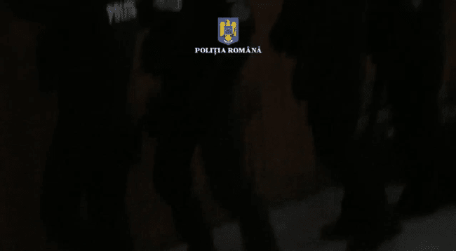 Un prahovean a plătit mii de lei unui fals comisar pentru a-și angaja fiica la Poliție
