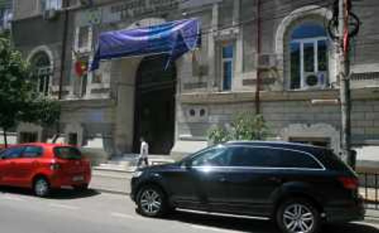 Maşini de fiţe la liceul I.L. Caragiale din Bucureşti