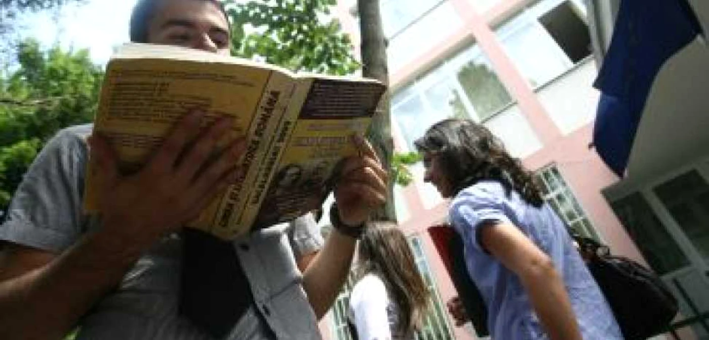 Timişoara: Tinerii din patru licee, chemaţi să fie consilieri locali pentru o zi