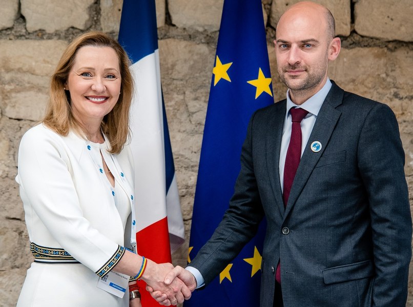 Elena Lasconi, întâlnire cu ministrul francez de Externe: „Un subiect care ne preocupă pe amândoi: războiul hibrid pe care Rusia îl duce în toată Europa"