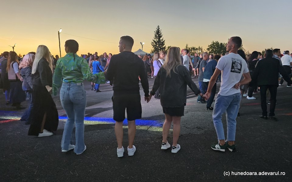Sate din Ținutul Pădurenillor cu mai mulți turiști decât localnici. Ce animă așezările din munți VIDEO