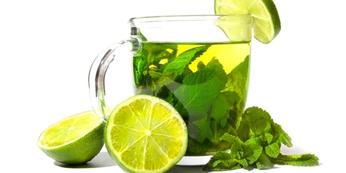 Consumul unei căni de ceai verde după mesele principale favorizează digestia