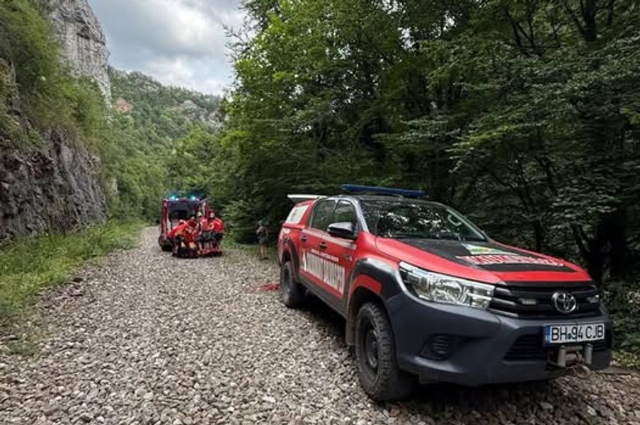 Un motociclist a murit după ce a căzut zeci de metri într-o râpă, în Defileul Crișului Repede