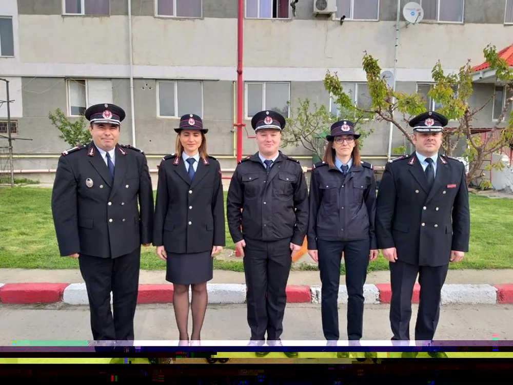 Trei noi ofiţeri au primit gradele militare, în urma promovăriiunor examene pe post FOTO ISU Călăraşi