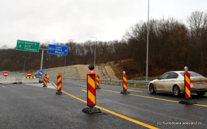 Se criculă cu restricţii pe Lotul 3 al Autostrăzii Lugoj - Deva.