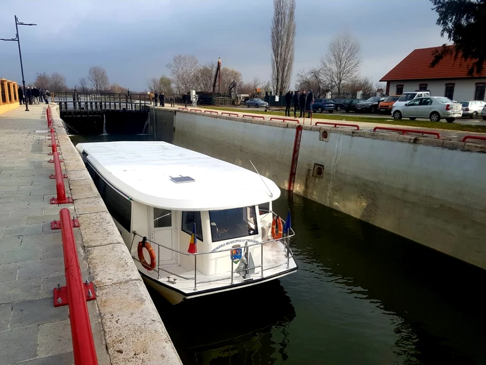 Un vaporeto al celor de la STPT la Sânmihaiu Român