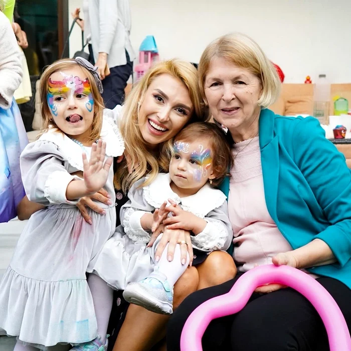 Andreea Bălan își sărbătorește mama