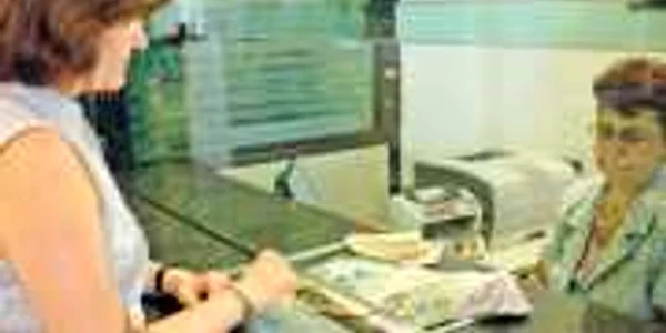 Firma alocă 2.300 de lei unui salariat care câştigă 1.300 de lei