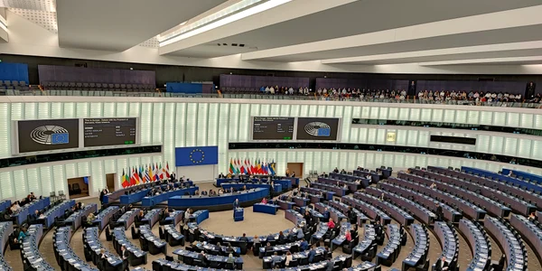 Parlamentul European si Iohannis   sala goala FOTO Radu Eremia jpg