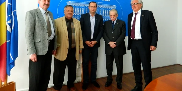 oameni de afaceri straini