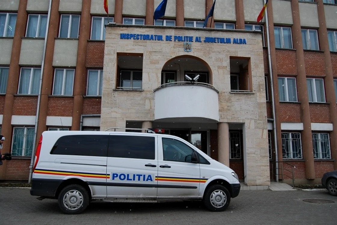 Suspecţii au fost reţinuţi de poliţişti