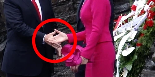 Donald Trump lasat cu mana intinsa de sotia presedintelui Poloniei FOTO gazeta.pl