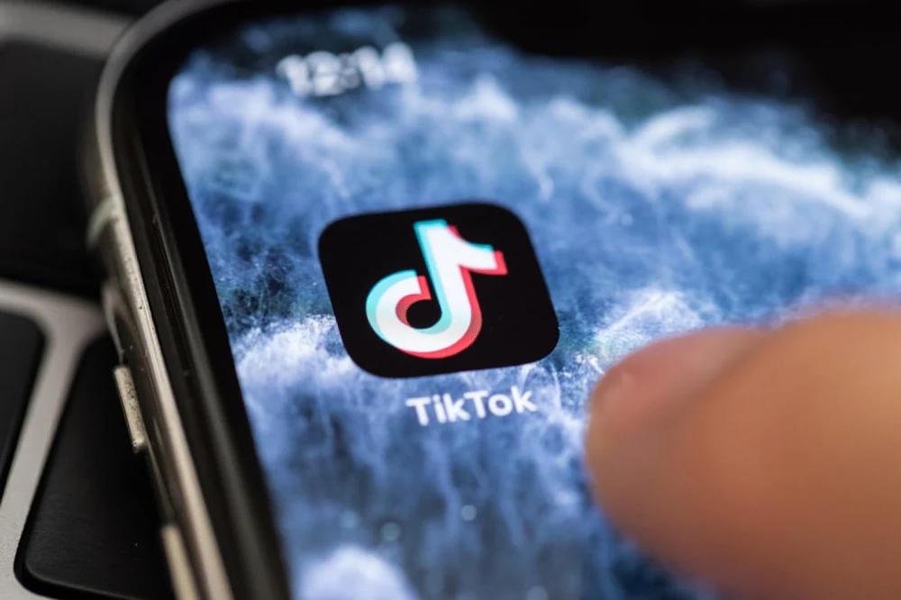 Platformele TikTok și Meta Platforms au încălcat obligațiile de transparență prevăzute de Legea Serviciilor Digitale, anunță Comisia Europeană