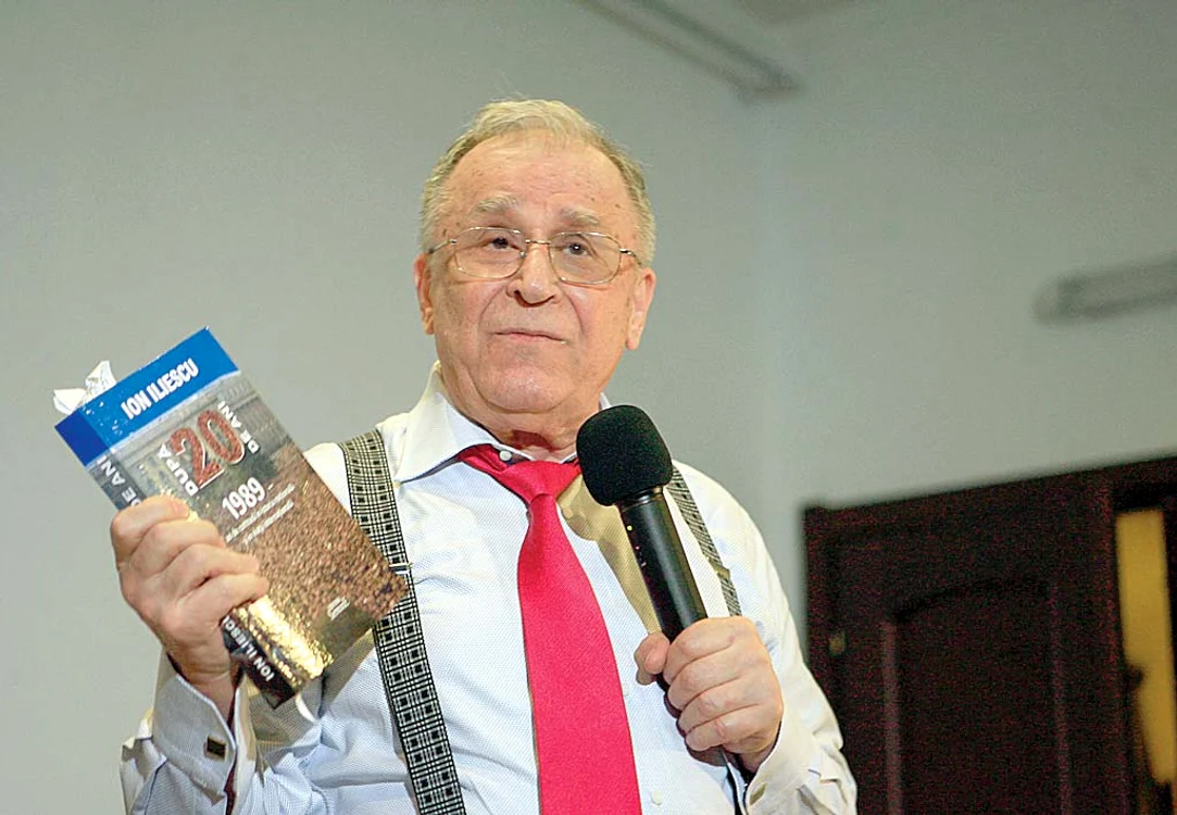Ion Iliescu (85 de ani) a avut trei  mandate de preşedinte al României, apoi a rămas preşedinte de onoare al PSD. Până acum cinci zile