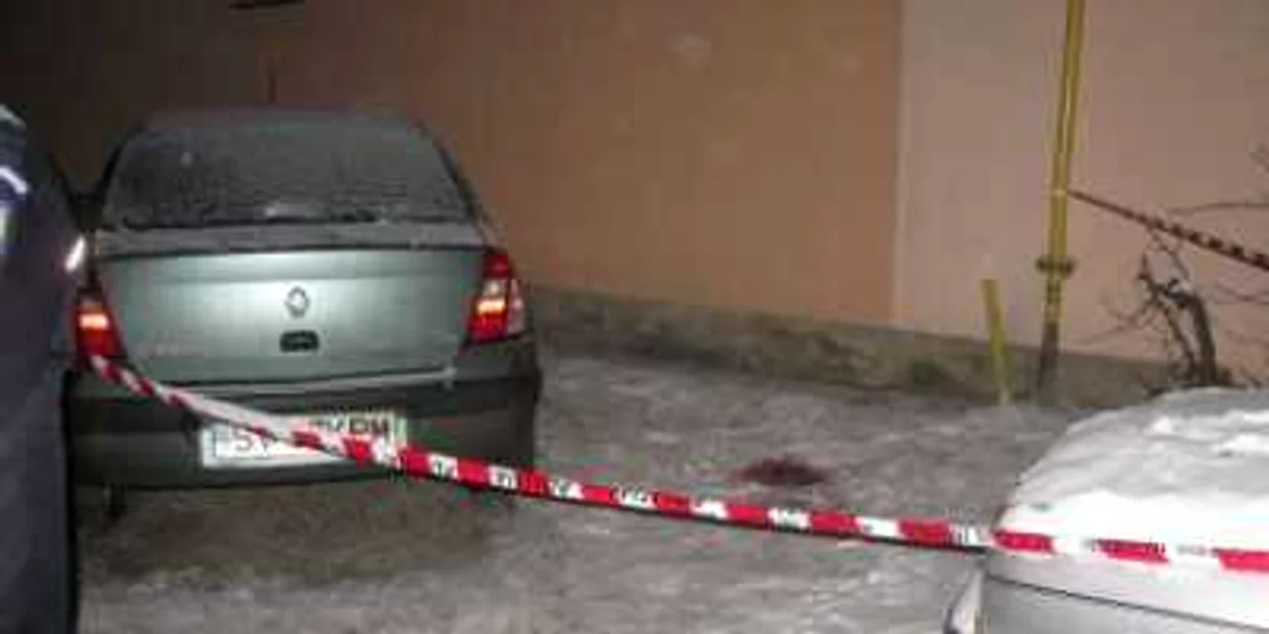 Femeia s-a aruncat chiar lângă balconul tatălui ei care locuieşte la partierul aceluiaş bloc