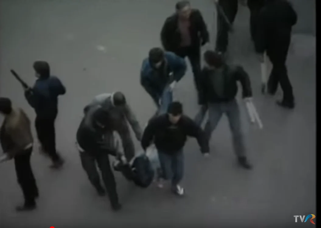 
    Românul Mihăilă Cofar a devinit simbolul victimelor violențelor de la Tg Mureșfoto: Gabriel Peneș  